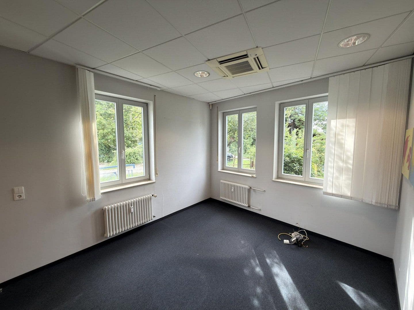 Prenájom kancelárie 108 m², Am Burger Platz 1, Kirchzarten, Bádensko-Wurttembersko Prenájom kancelárie 108 m², Am Burger Platz 1, Kirchzarten, Bádensko-Wurttembersko