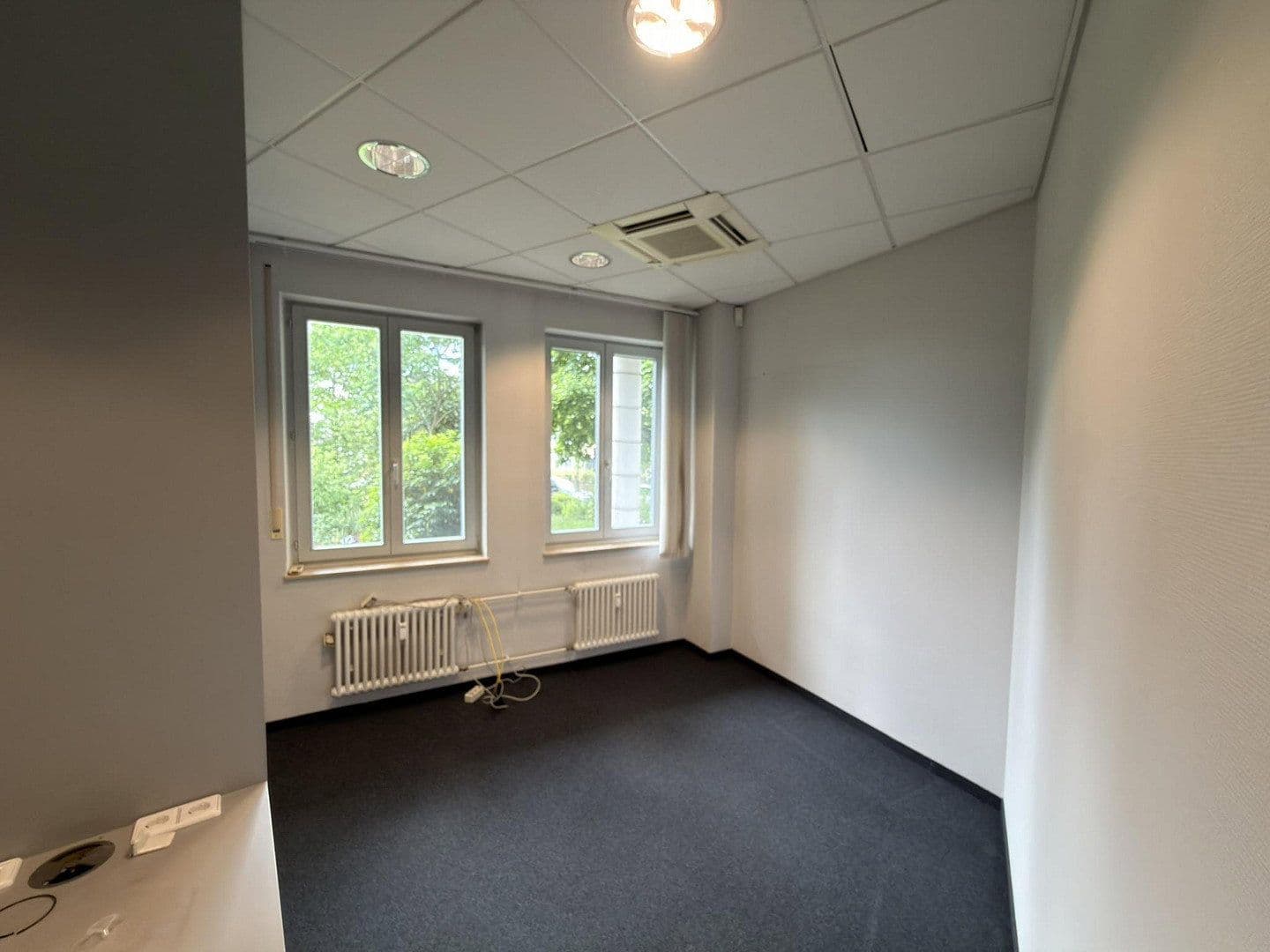 Prenájom kancelárie 108 m², Am Burger Platz 1, Kirchzarten, Bádensko-Wurttembersko Prenájom kancelárie 108 m², Am Burger Platz 1, Kirchzarten, Bádensko-Wurttembersko