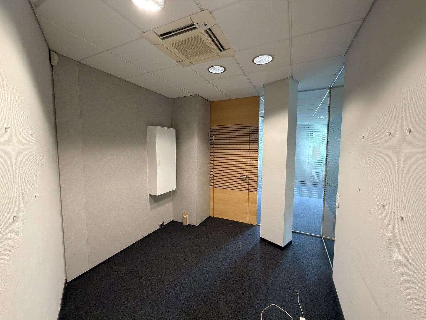 Prenájom kancelárie 108 m², Am Burger Platz 1, Kirchzarten, Bádensko-Wurttembersko Prenájom kancelárie 108 m², Am Burger Platz 1, Kirchzarten, Bádensko-Wurttembersko