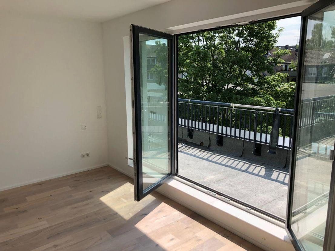 Prenájom domu 150 m², pozemek 100 m², Düsseldorf, Severné Porýnie - Westfálsko Prenájom domu 150 m², pozemek 100 m², Düsseldorf, Severné Porýnie - Westfálsko