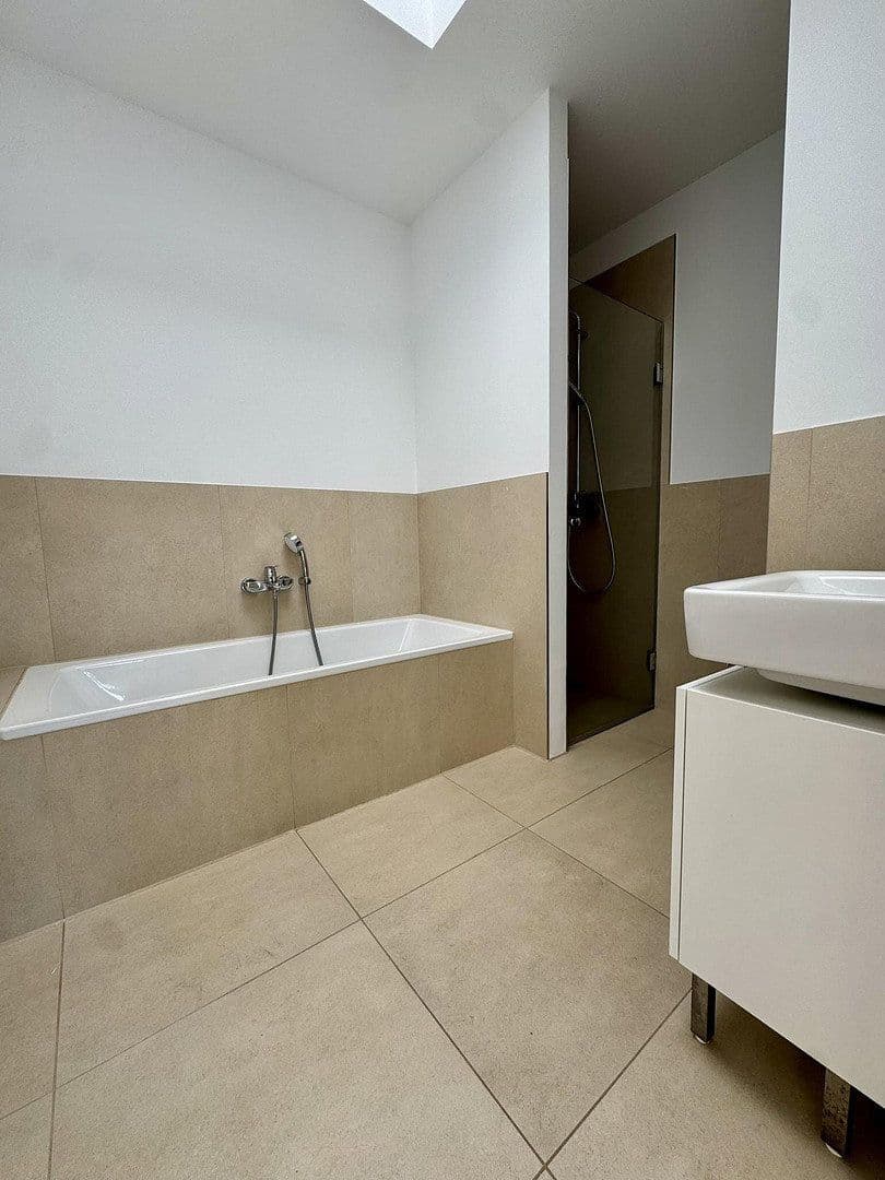 Prenájom domu 150 m², pozemek 100 m², Düsseldorf, Severné Porýnie - Westfálsko Prenájom domu 150 m², pozemek 100 m², Düsseldorf, Severné Porýnie - Westfálsko