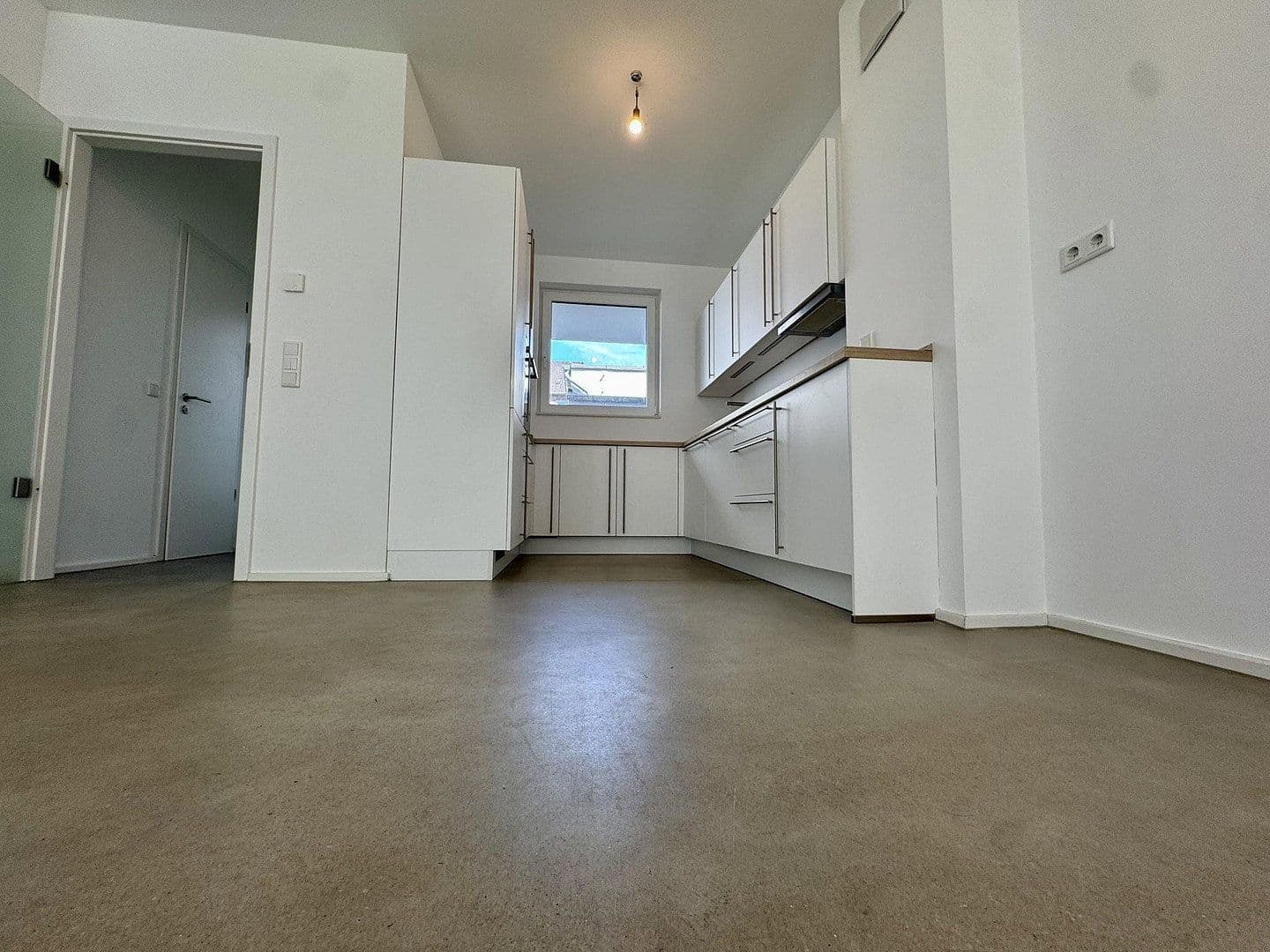 Prenájom domu 150 m², pozemek 100 m², Düsseldorf, Severné Porýnie - Westfálsko Prenájom domu 150 m², pozemek 100 m², Düsseldorf, Severné Porýnie - Westfálsko