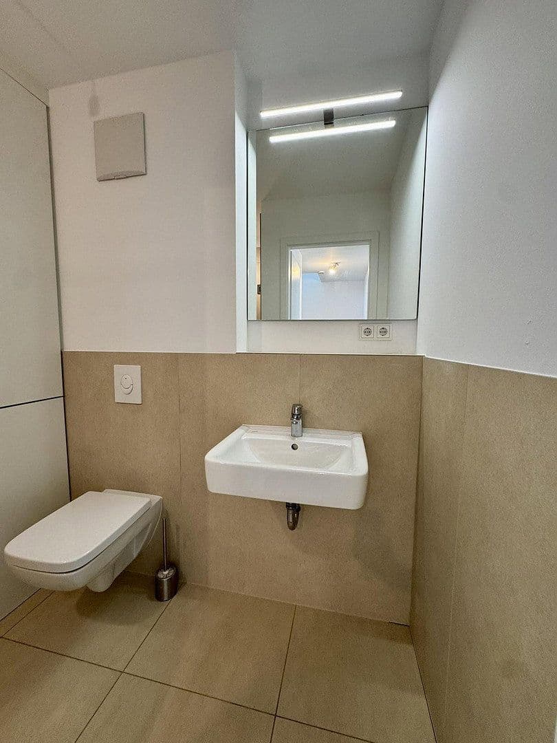 Prenájom domu 150 m², pozemek 100 m², Düsseldorf, Severné Porýnie - Westfálsko Prenájom domu 150 m², pozemek 100 m², Düsseldorf, Severné Porýnie - Westfálsko