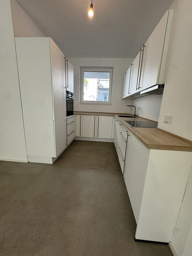 Prenájom domu 150 m², pozemek 100 m², Düsseldorf, Severné Porýnie - Westfálsko Prenájom domu 150 m², pozemek 100 m², Düsseldorf, Severné Porýnie - Westfálsko