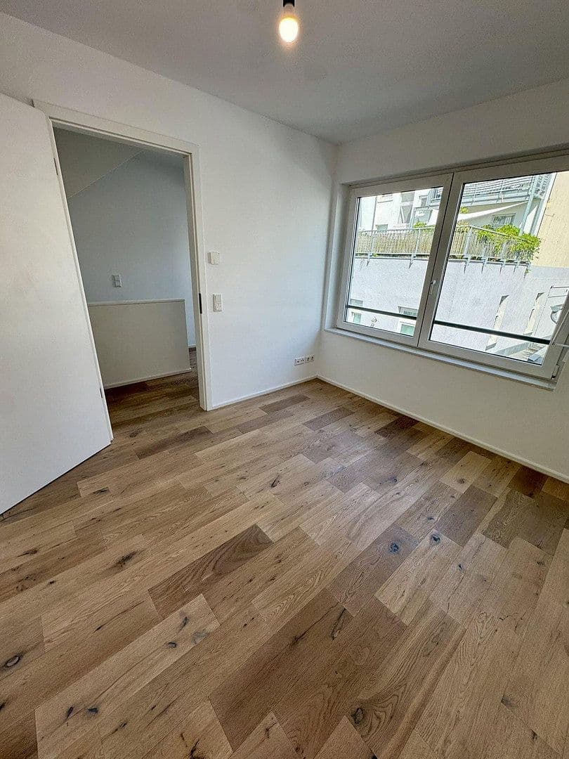 Prenájom domu 150 m², pozemek 100 m², Düsseldorf, Severné Porýnie - Westfálsko Prenájom domu 150 m², pozemek 100 m², Düsseldorf, Severné Porýnie - Westfálsko