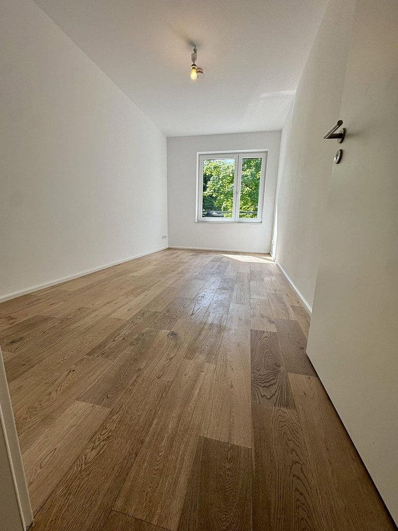 Prenájom domu 150 m², pozemek 100 m², Düsseldorf, Severné Porýnie - Westfálsko Prenájom domu 150 m², pozemek 100 m², Düsseldorf, Severné Porýnie - Westfálsko