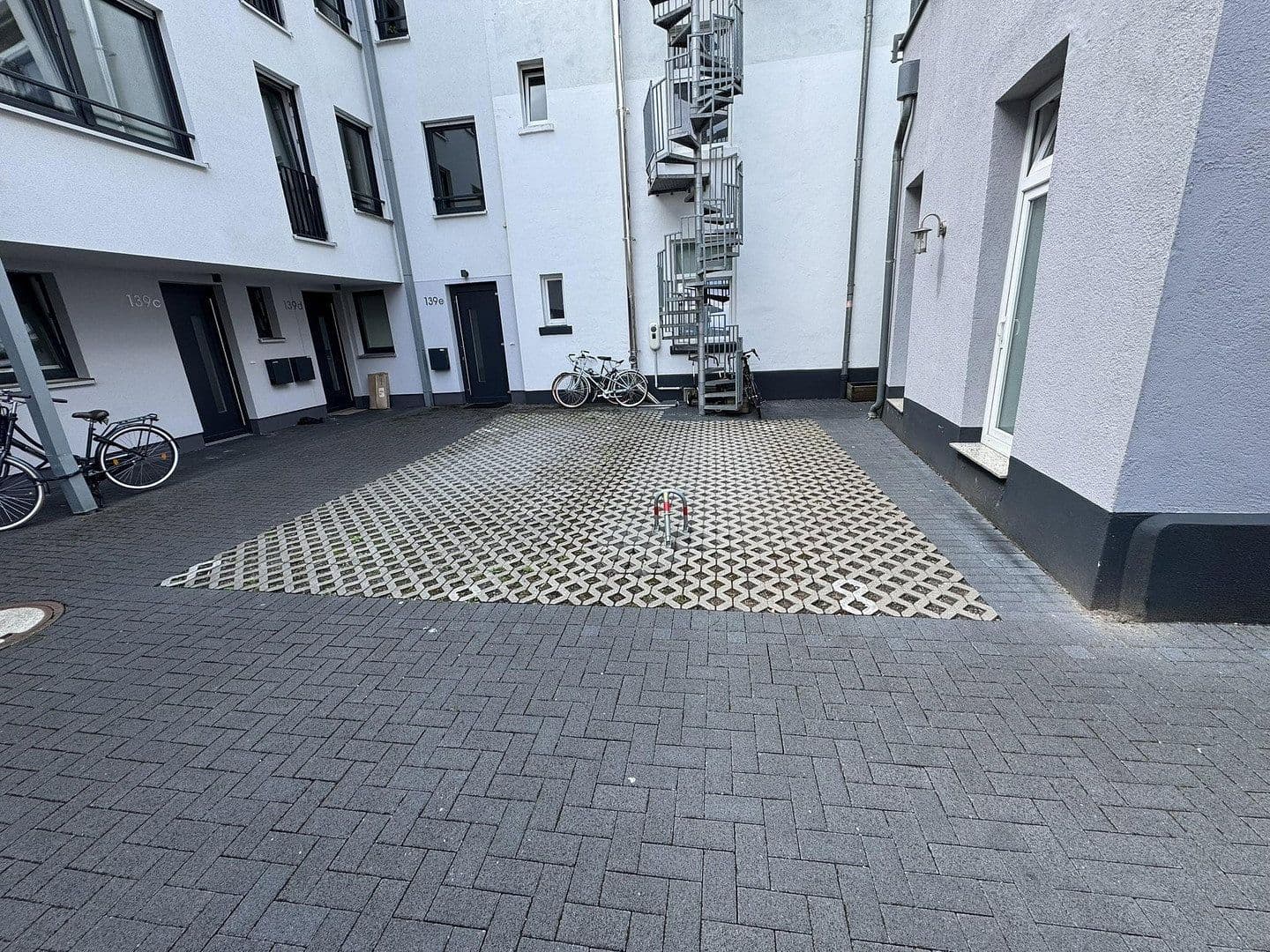 Prenájom domu 150 m², pozemek 100 m², Düsseldorf, Severné Porýnie - Westfálsko Prenájom domu 150 m², pozemek 100 m², Düsseldorf, Severné Porýnie - Westfálsko