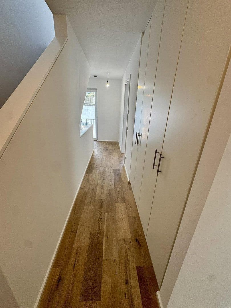 Prenájom domu 150 m², pozemek 100 m², Düsseldorf, Severné Porýnie - Westfálsko Prenájom domu 150 m², pozemek 100 m², Düsseldorf, Severné Porýnie - Westfálsko