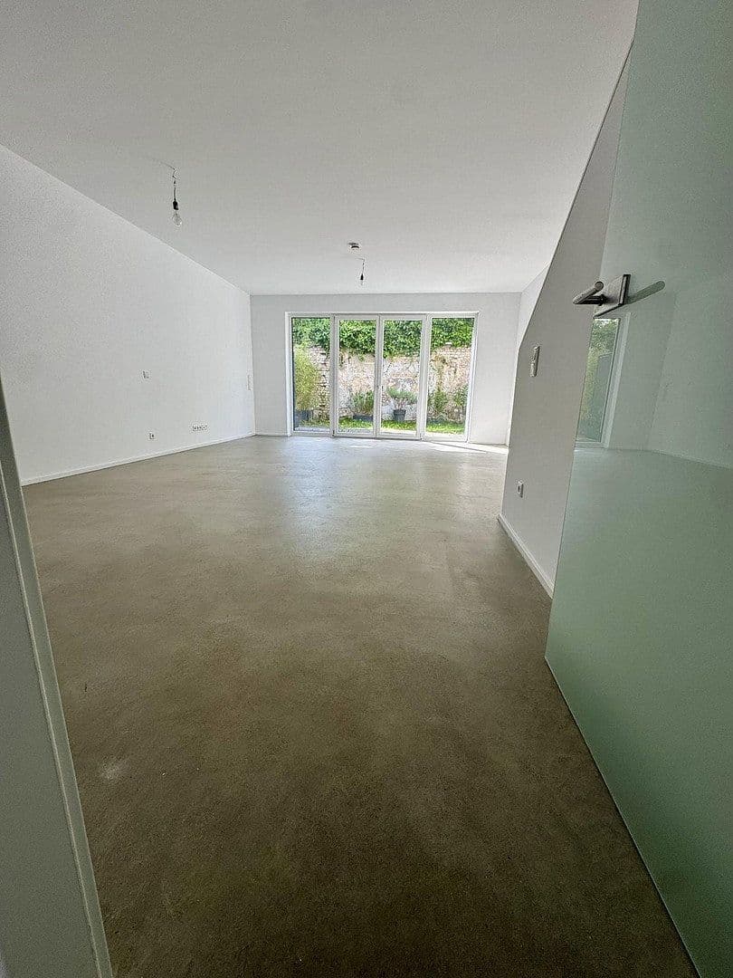 Prenájom domu 150 m², pozemek 100 m², Düsseldorf, Severné Porýnie - Westfálsko Prenájom domu 150 m², pozemek 100 m², Düsseldorf, Severné Porýnie - Westfálsko