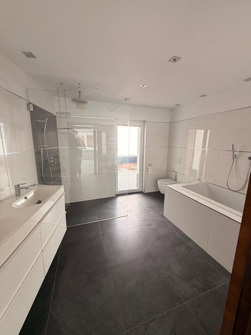 Prenájom bytu 3-izbový 131 m², Pulheim, Severné Porýnie - Westfálsko Prenájom bytu 3-izbový 131 m², Pulheim, Severné Porýnie - Westfálsko