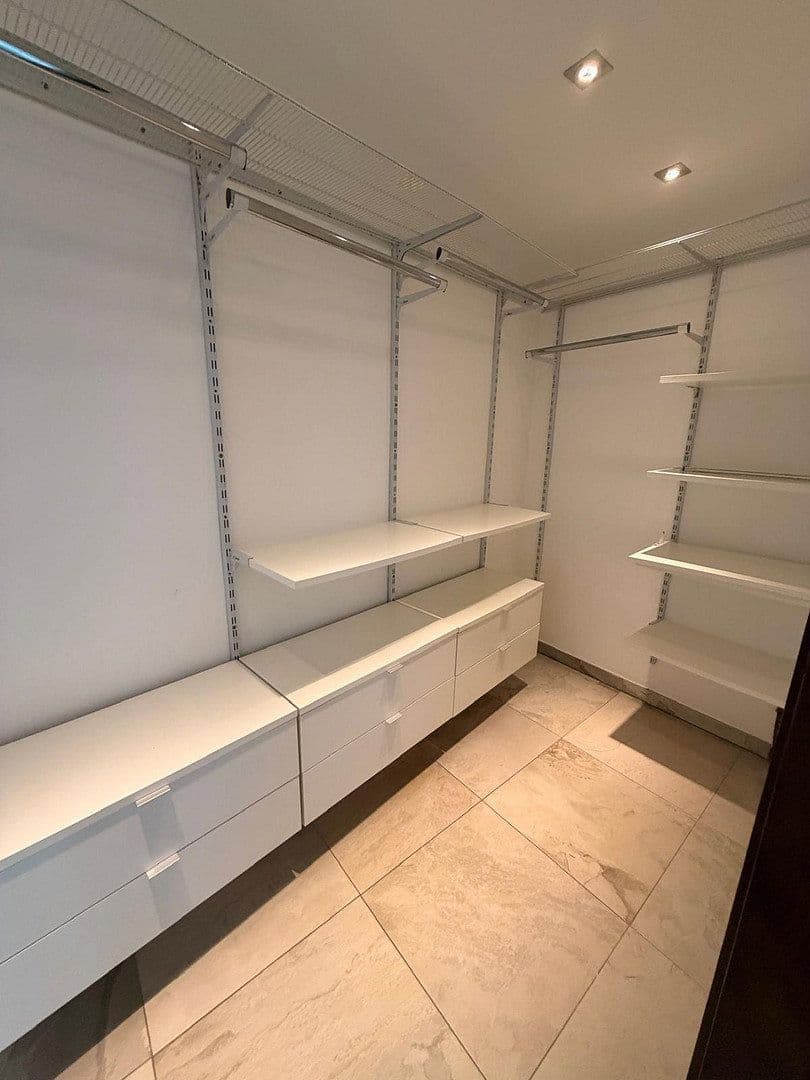 Prenájom bytu 3-izbový 131 m², Pulheim, Severné Porýnie - Westfálsko Prenájom bytu 3-izbový 131 m², Pulheim, Severné Porýnie - Westfálsko