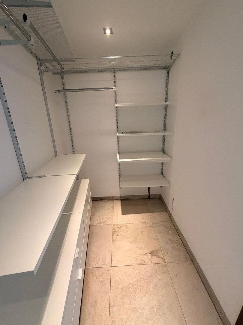 Prenájom bytu 3-izbový 131 m², Pulheim, Severné Porýnie - Westfálsko Prenájom bytu 3-izbový 131 m², Pulheim, Severné Porýnie - Westfálsko