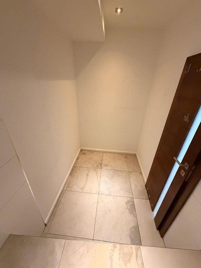 Prenájom bytu 3-izbový 131 m², Pulheim, Severné Porýnie - Westfálsko Prenájom bytu 3-izbový 131 m², Pulheim, Severné Porýnie - Westfálsko