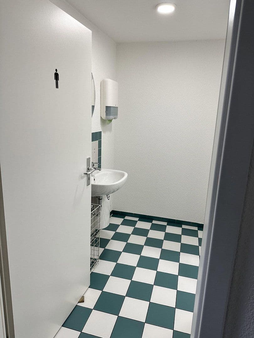 Prenájom nebytového priestoru 588 m², Mühllach 11, Röthenbach an der Pegnitz, Bavorsko Prenájom nebytového priestoru 588 m², Mühllach 11, Röthenbach an der Pegnitz, Bavorsko
