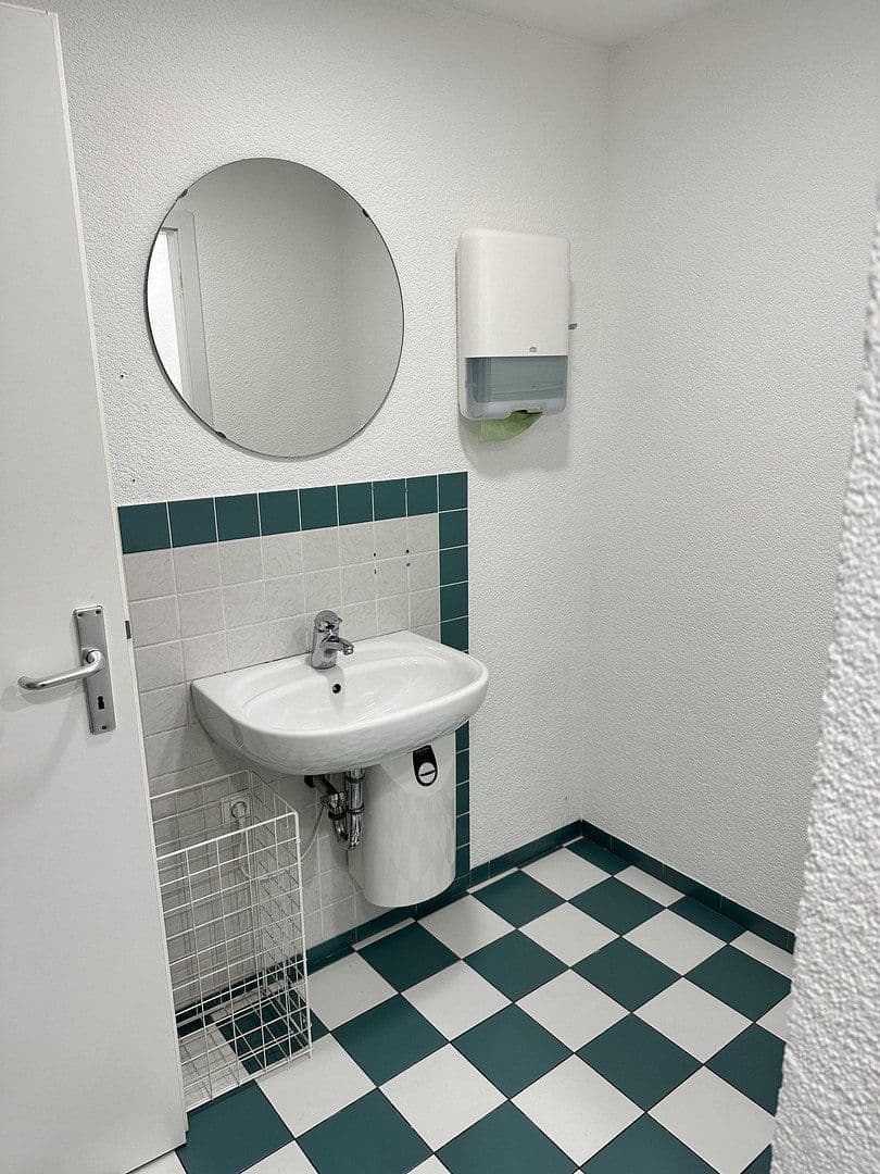 Prenájom nebytového priestoru 588 m², Mühllach 11, Röthenbach an der Pegnitz, Bavorsko Prenájom nebytového priestoru 588 m², Mühllach 11, Röthenbach an der Pegnitz, Bavorsko