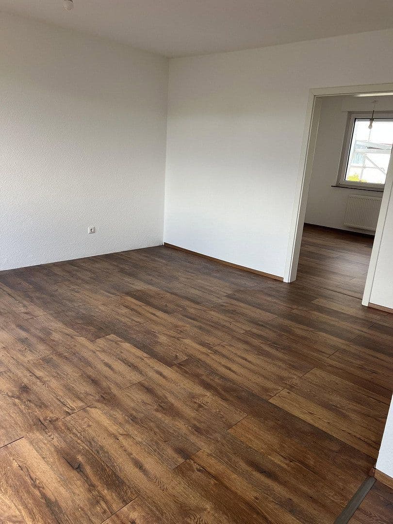 Prenájom bytu 3-izbový 105 m², v.d. Leyenstr. 18, Nickenich, Porýnie-Falcko Prenájom bytu 3-izbový 105 m², v.d. Leyenstr. 18, Nickenich, Porýnie-Falcko