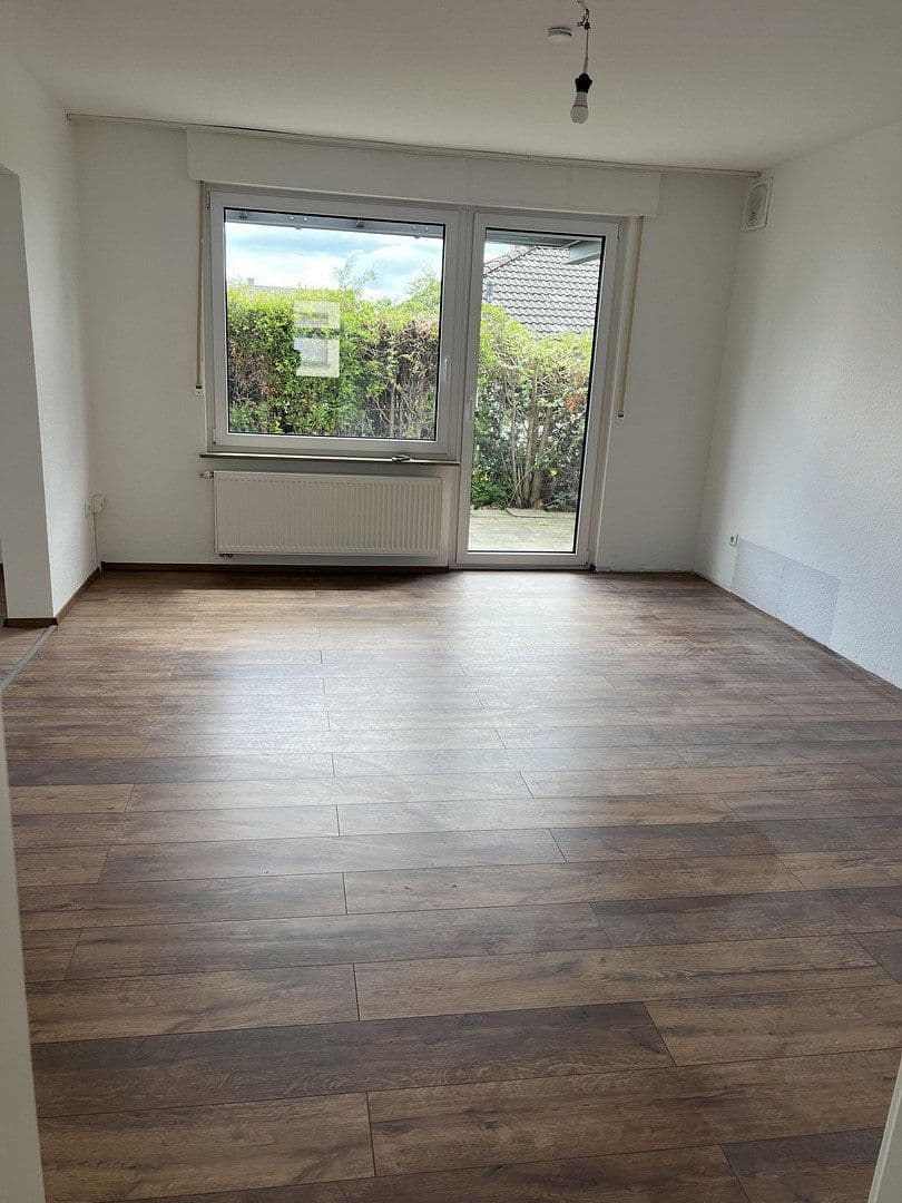 Prenájom bytu 3-izbový 105 m², v.d. Leyenstr. 18, Nickenich, Porýnie-Falcko Prenájom bytu 3-izbový 105 m², v.d. Leyenstr. 18, Nickenich, Porýnie-Falcko