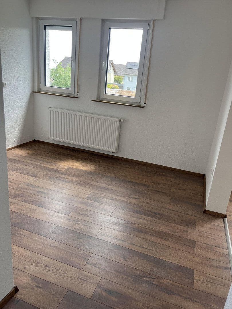 Prenájom bytu 3-izbový 105 m², v.d. Leyenstr. 18, Nickenich, Porýnie-Falcko Prenájom bytu 3-izbový 105 m², v.d. Leyenstr. 18, Nickenich, Porýnie-Falcko
