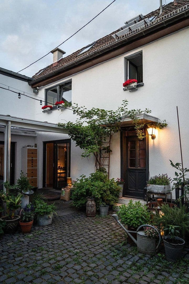 Predaj domu 180 m², pozemek 195 m², Frankfurt am Main, Hesensko Predaj domu 180 m², pozemek 195 m², Frankfurt am Main, Hesensko