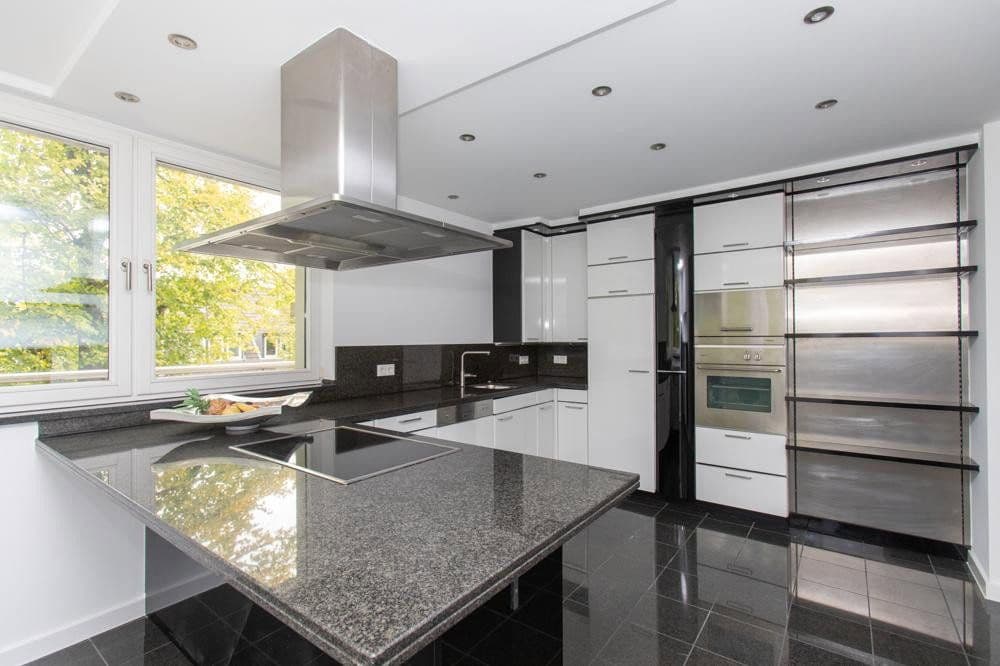 Predaj domu 698 m², pozemek 856 m², Düsseldorf, Severné Porýnie - Westfálsko Predaj domu 698 m², pozemek 856 m², Düsseldorf, Severné Porýnie - Westfálsko