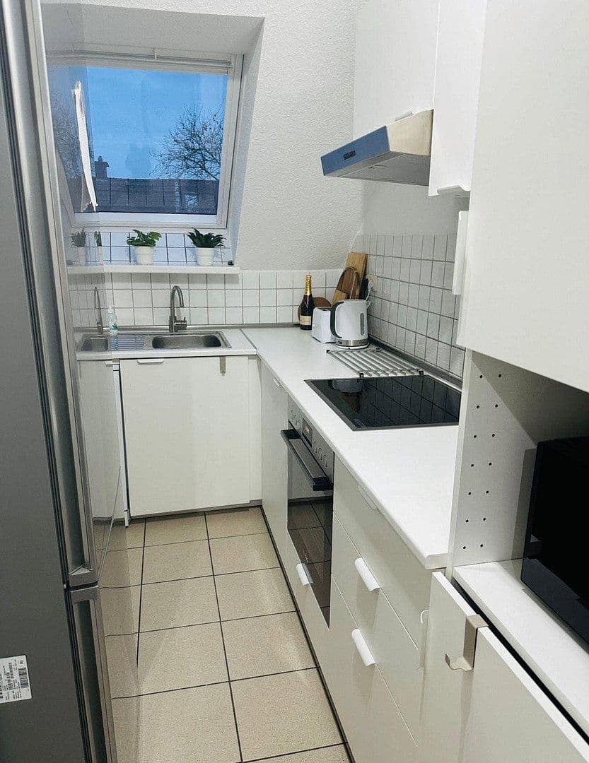 Prenájom bytu 3-izbový 68 m², Bitterstraße 24, Köln, Severné Porýnie - Westfálsko Prenájom bytu 3-izbový 68 m², Bitterstraße 24, Köln, Severné Porýnie - Westfálsko