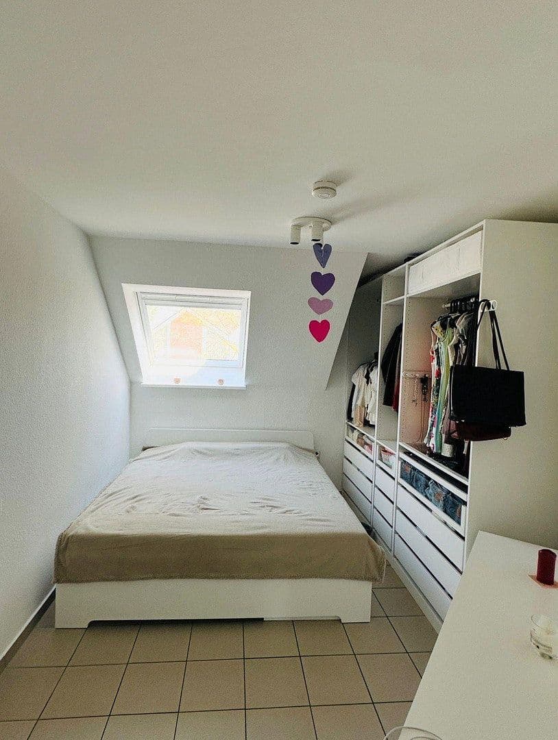 Prenájom bytu 3-izbový 68 m², Bitterstraße 24, Köln, Severné Porýnie - Westfálsko Prenájom bytu 3-izbový 68 m², Bitterstraße 24, Köln, Severné Porýnie - Westfálsko