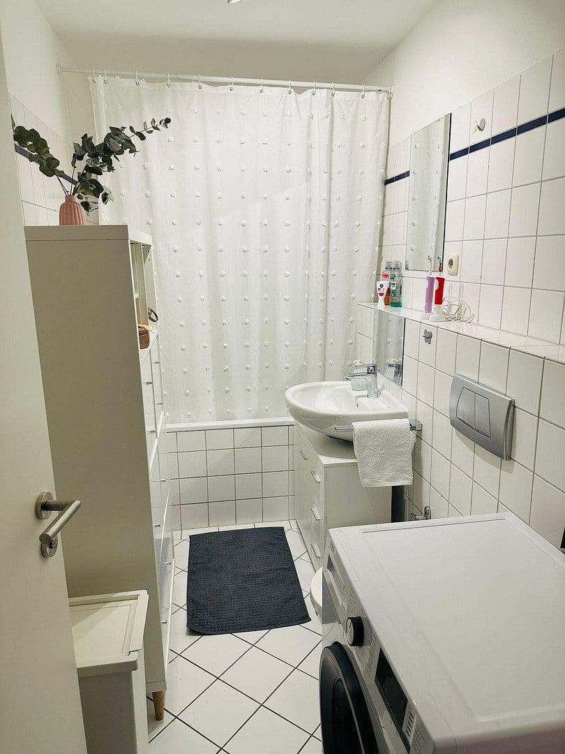 Prenájom bytu 3-izbový 68 m², Bitterstraße 24, Köln, Severné Porýnie - Westfálsko Prenájom bytu 3-izbový 68 m², Bitterstraße 24, Köln, Severné Porýnie - Westfálsko
