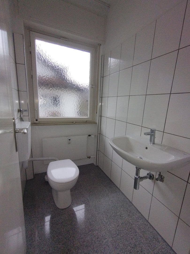 Prenájom bytu 4-izbový 130 m², Schwimmbadstraße 7, Bad Herrenalb, Bádensko-Wurttembersko Prenájom bytu 4-izbový 130 m², Schwimmbadstraße 7, Bad Herrenalb, Bádensko-Wurttembersko
