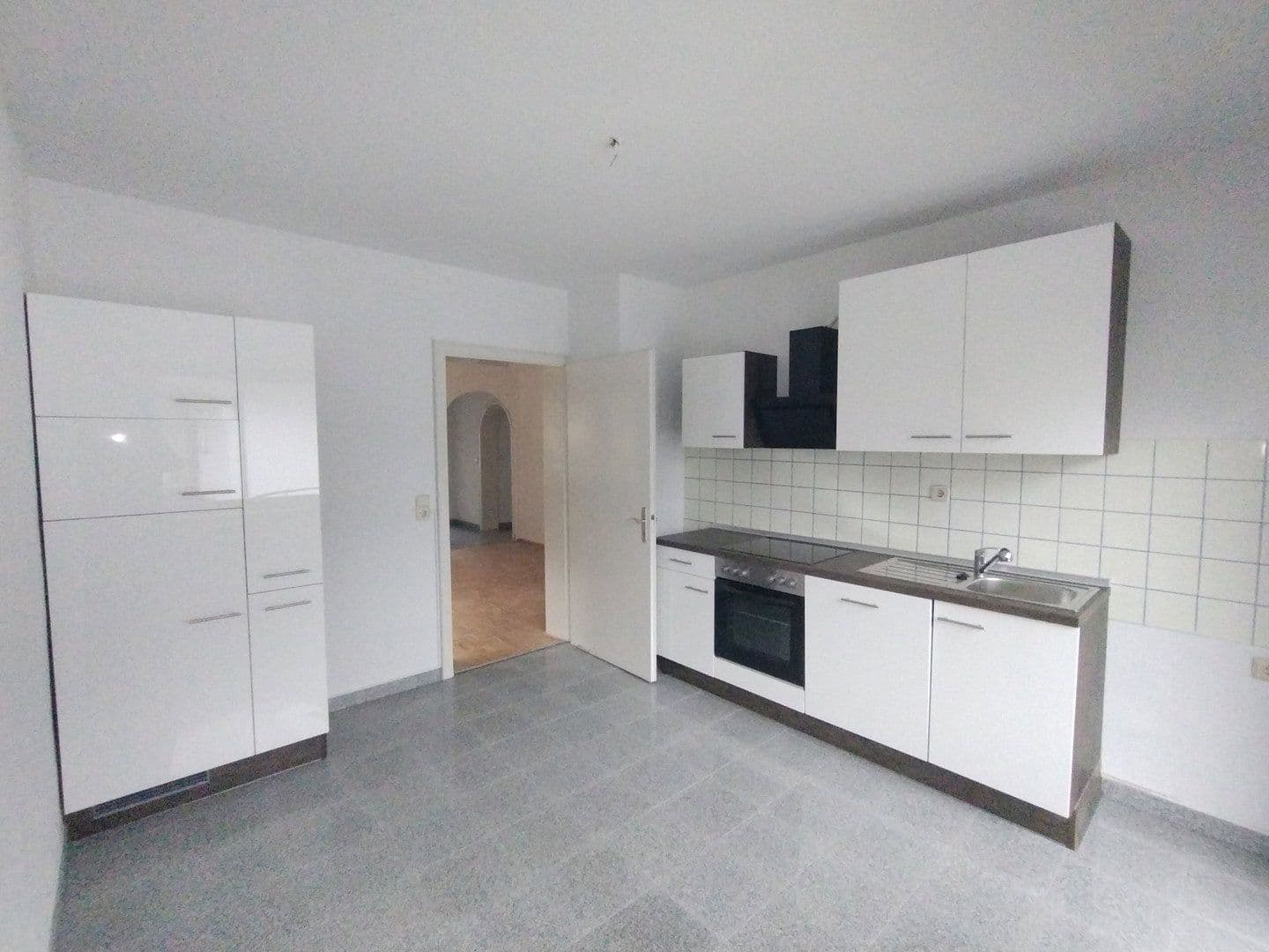 Prenájom bytu 4-izbový 130 m², Schwimmbadstraße 7, Bad Herrenalb, Bádensko-Wurttembersko Prenájom bytu 4-izbový 130 m², Schwimmbadstraße 7, Bad Herrenalb, Bádensko-Wurttembersko