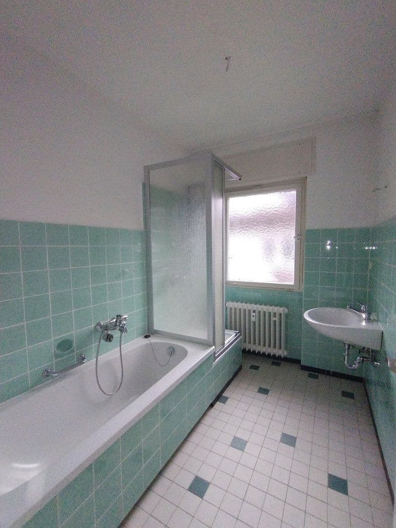 Prenájom bytu 4-izbový 130 m², Schwimmbadstraße 7, Bad Herrenalb, Bádensko-Wurttembersko Prenájom bytu 4-izbový 130 m², Schwimmbadstraße 7, Bad Herrenalb, Bádensko-Wurttembersko