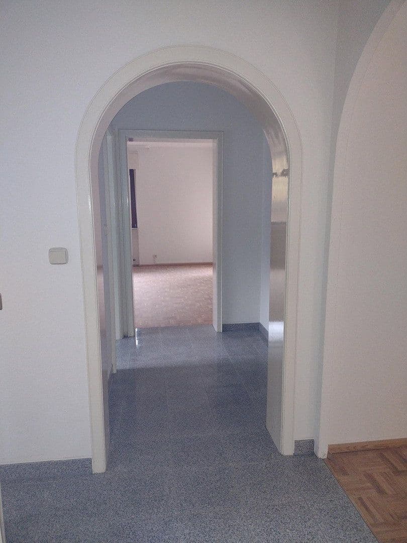 Prenájom bytu 4-izbový 130 m², Schwimmbadstraße 7, Bad Herrenalb, Bádensko-Wurttembersko Prenájom bytu 4-izbový 130 m², Schwimmbadstraße 7, Bad Herrenalb, Bádensko-Wurttembersko