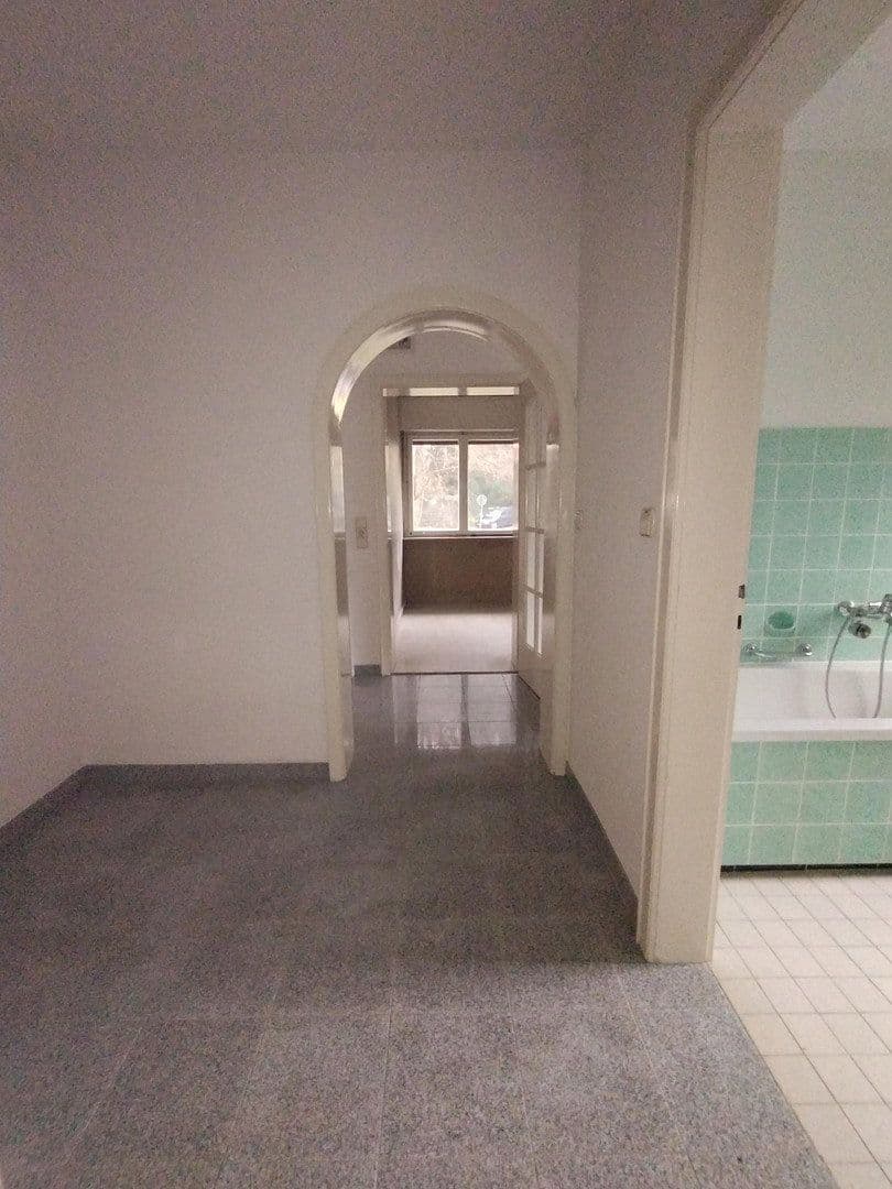 Prenájom bytu 4-izbový 130 m², Schwimmbadstraße 7, Bad Herrenalb, Bádensko-Wurttembersko Prenájom bytu 4-izbový 130 m², Schwimmbadstraße 7, Bad Herrenalb, Bádensko-Wurttembersko