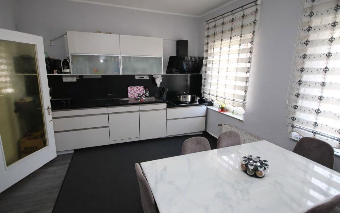 Prenájom bytu 3-izbový 76 m², Viktoriastr.27, Duisburg, Severné Porýnie - Westfálsko Prenájom bytu 3-izbový 76 m², Viktoriastr.27, Duisburg, Severné Porýnie - Westfálsko