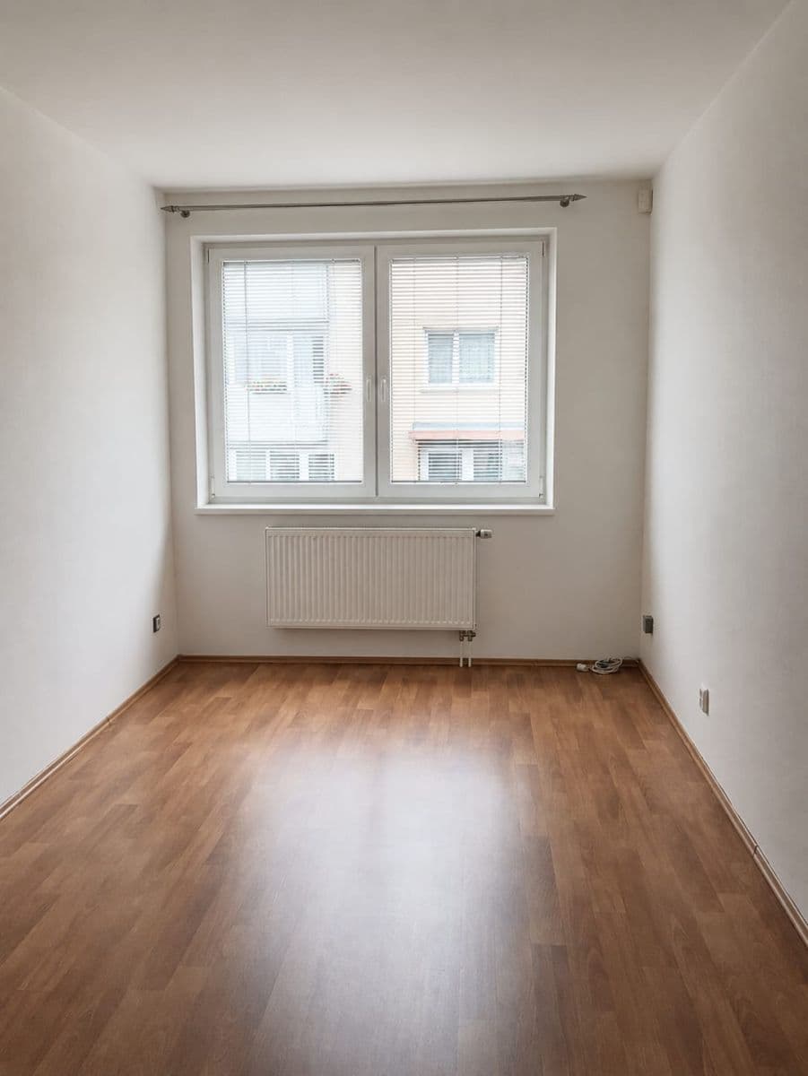 Prenájom bytu 3-izbový 60 m², Herlíkovická, Praha, Praha Prenájom bytu 3-izbový 60 m², Herlíkovická, Praha, Praha