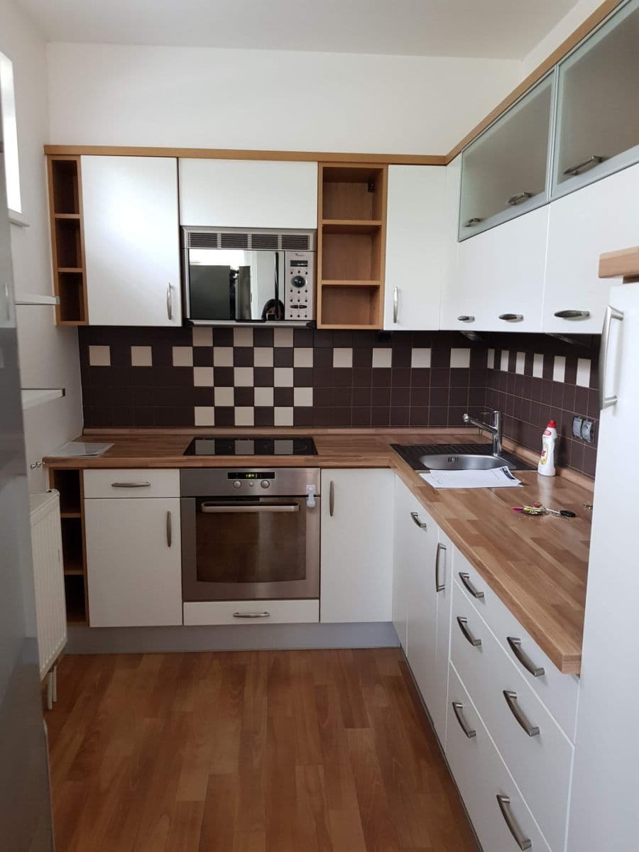 Prenájom bytu 3-izbový 60 m², Herlíkovická, Praha, Praha Prenájom bytu 3-izbový 60 m², Herlíkovická, Praha, Praha