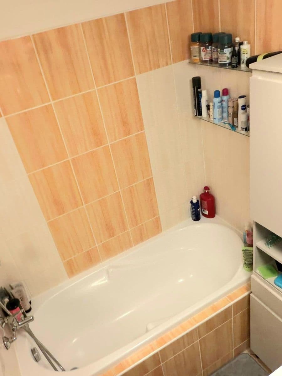Prenájom bytu 3-izbový 60 m², Herlíkovická, Praha, Praha Prenájom bytu 3-izbový 60 m², Herlíkovická, Praha, Praha