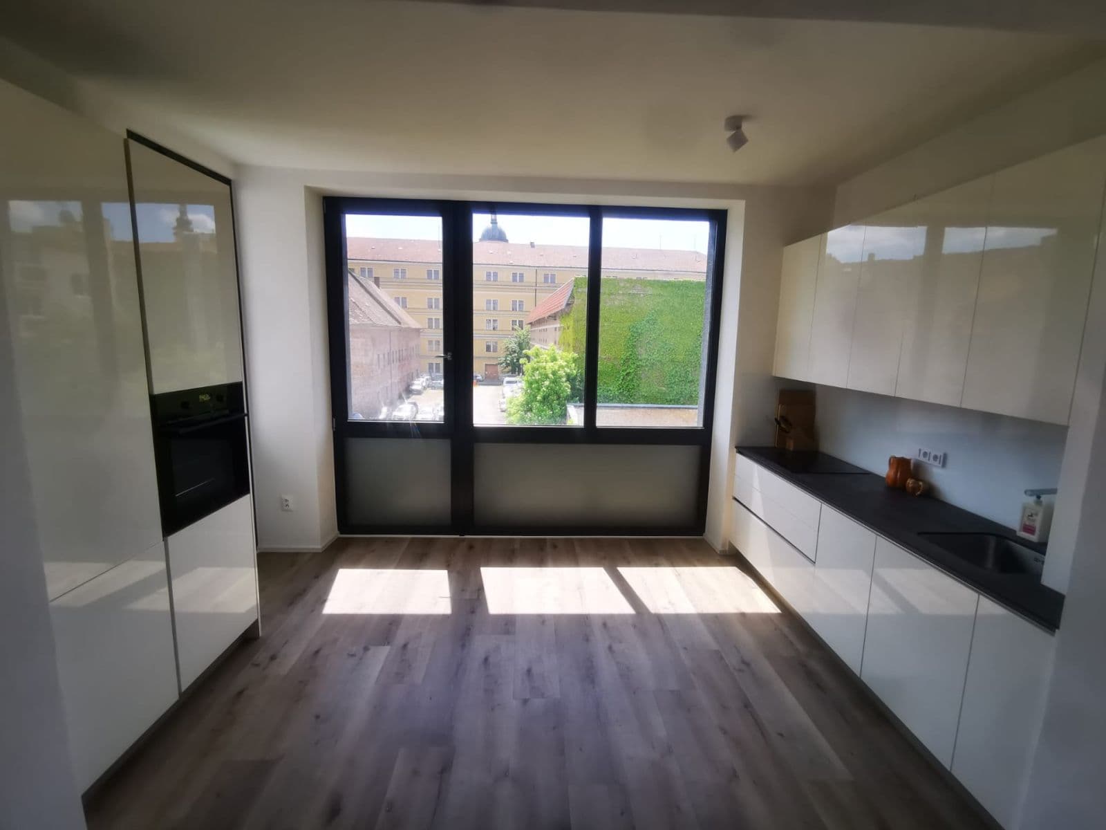 Prenájom bytu 2-izbový 67 m², Dobrovského, Olomouc, Olomoucký kraj Prenájom bytu 2-izbový 67 m², Dobrovského, Olomouc, Olomoucký kraj