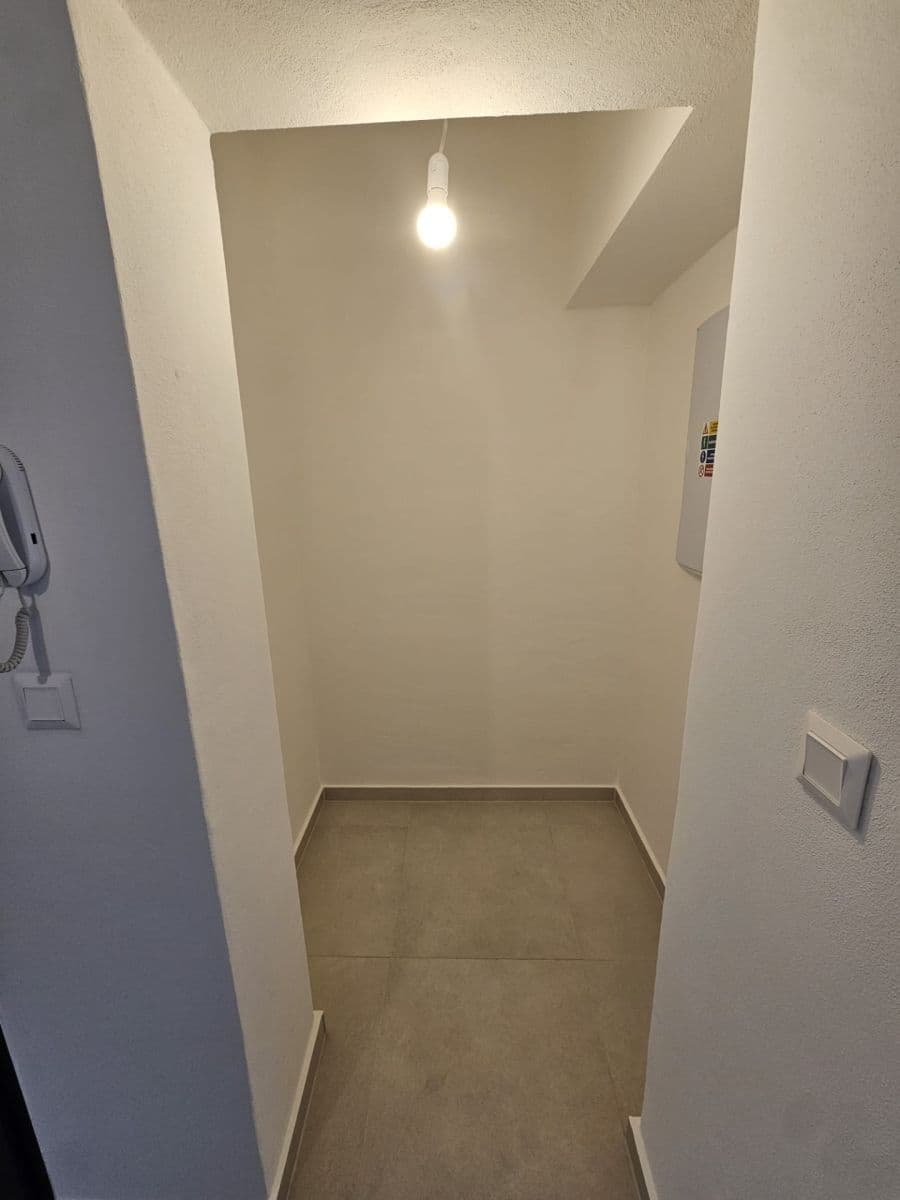 Prenájom bytu 2-izbový 67 m², Dobrovského, Olomouc, Olomoucký kraj Prenájom bytu 2-izbový 67 m², Dobrovského, Olomouc, Olomoucký kraj