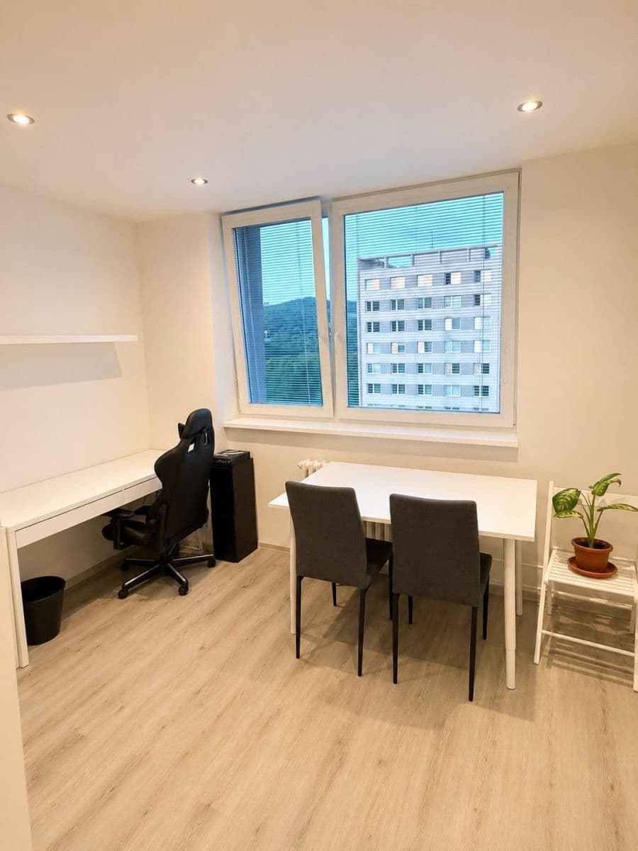 Prenájom bytu 1-izbový 40 m², 2. května, Zlín, Zlínský kraj Prenájom bytu 1-izbový 40 m², 2. května, Zlín, Zlínský kraj