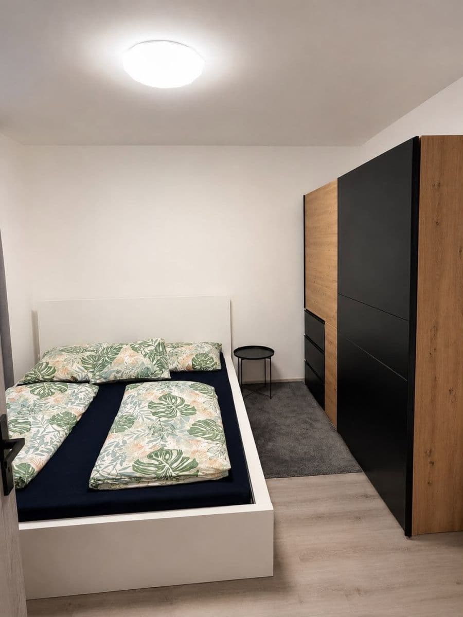 Prenájom bytu 1-izbový 40 m², 2. května, Zlín, Zlínský kraj Prenájom bytu 1-izbový 40 m², 2. května, Zlín, Zlínský kraj