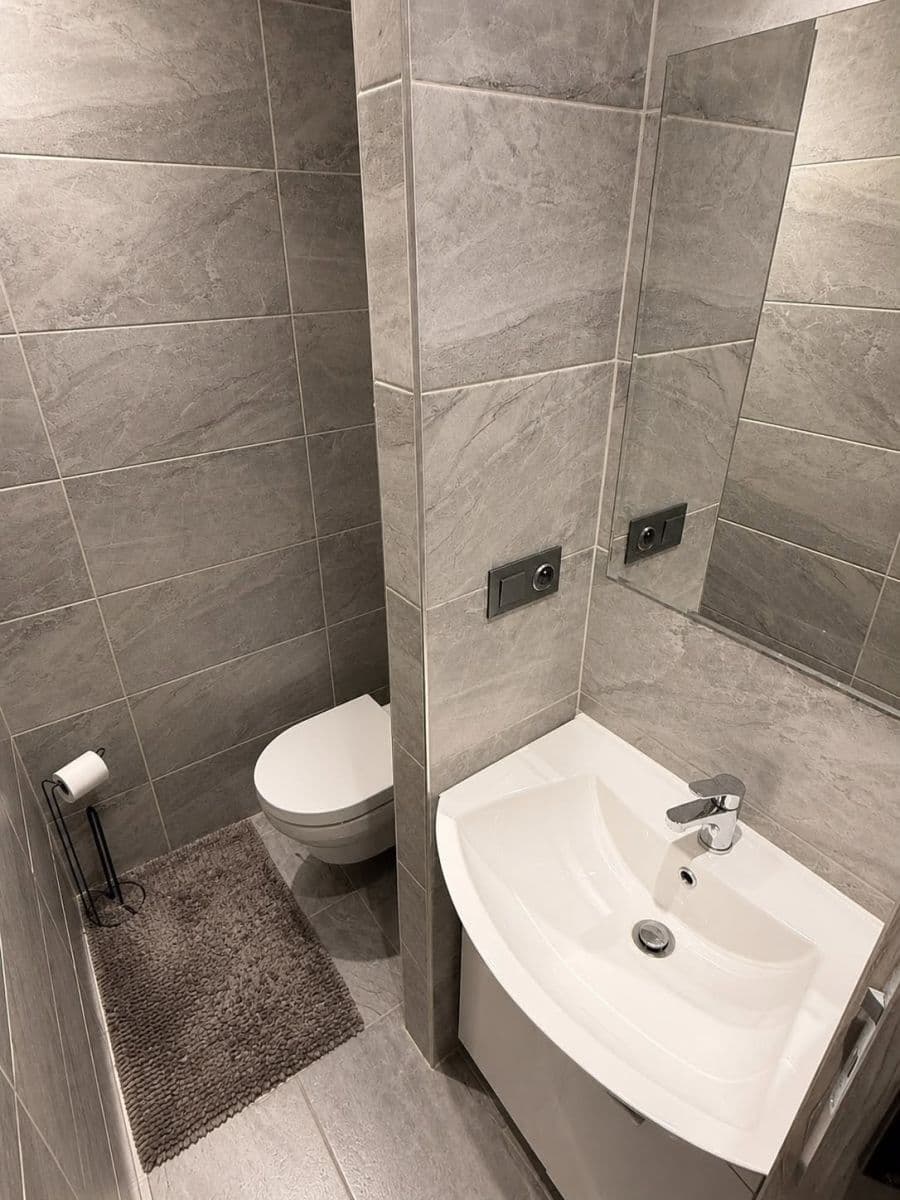 Prenájom bytu 1-izbový 40 m², 2. května, Zlín, Zlínský kraj Prenájom bytu 1-izbový 40 m², 2. května, Zlín, Zlínský kraj