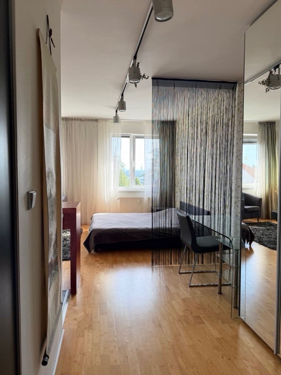 Prenájom bytu 1-izbový 35 m², Nad Šestikopy, Praha, Praha Prenájom bytu 1-izbový 35 m², Nad Šestikopy, Praha, Praha