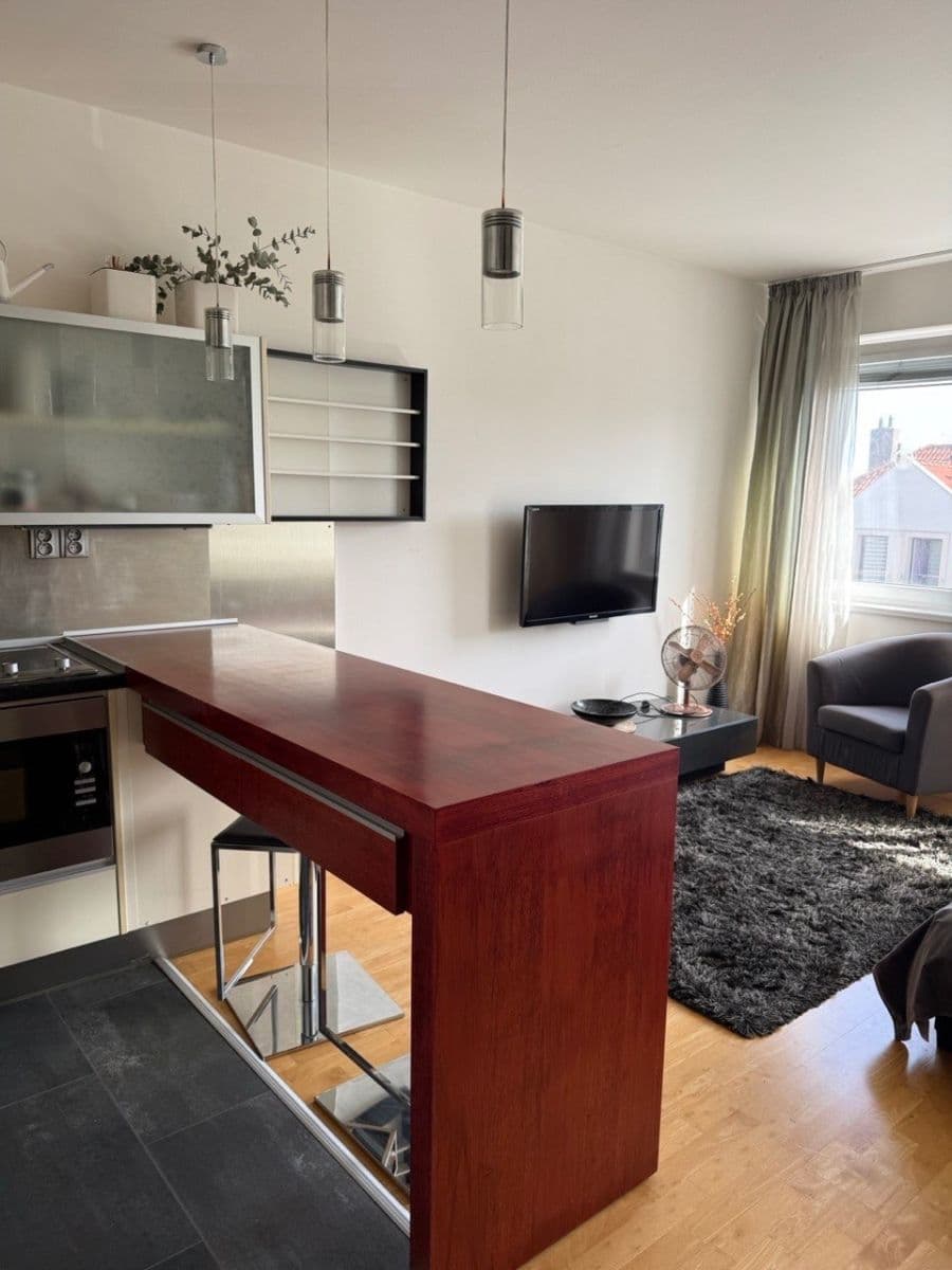 Prenájom bytu 1-izbový 35 m², Nad Šestikopy, Praha, Praha Prenájom bytu 1-izbový 35 m², Nad Šestikopy, Praha, Praha
