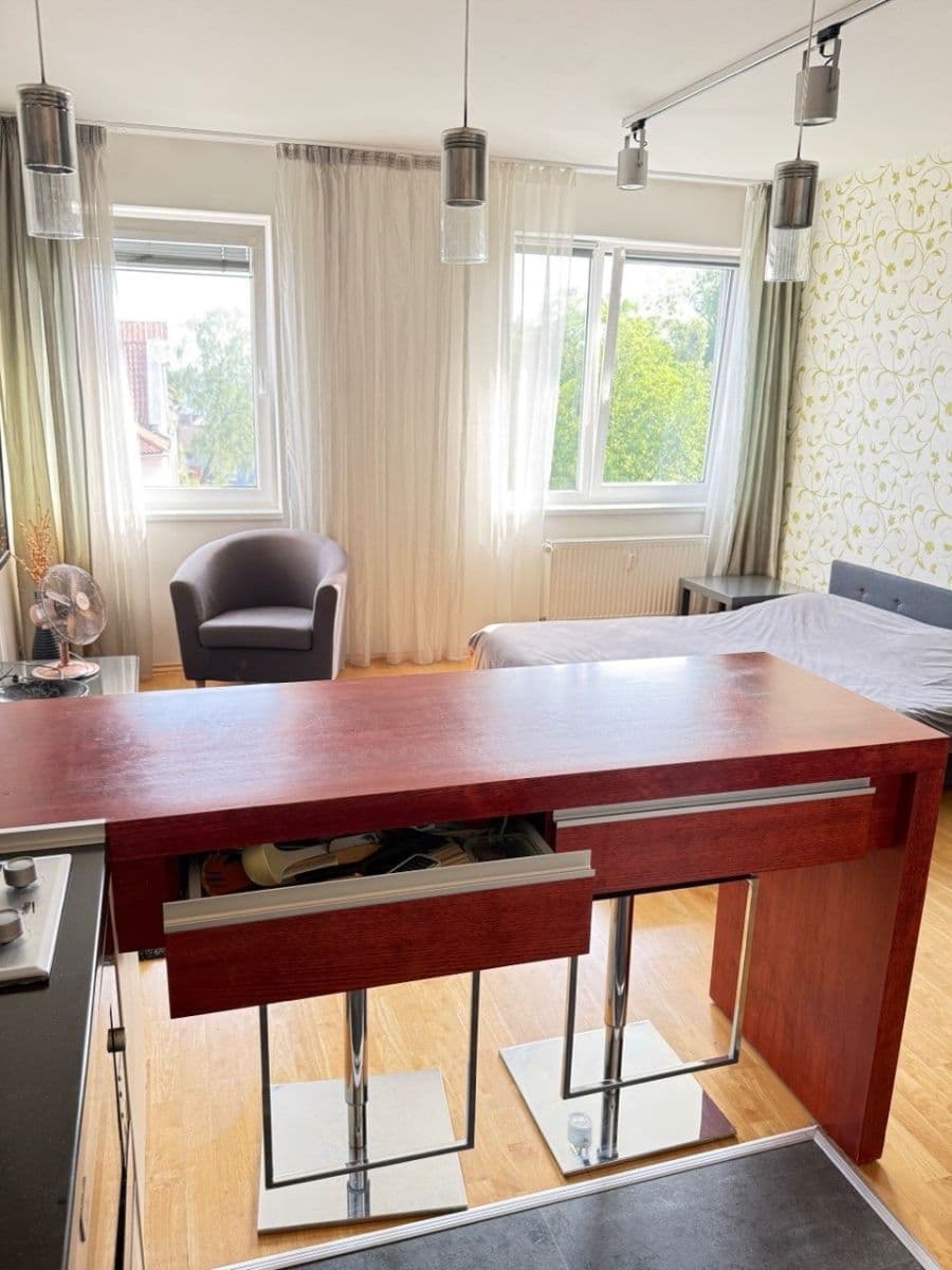 Prenájom bytu 1-izbový 35 m², Nad Šestikopy, Praha, Praha Prenájom bytu 1-izbový 35 m², Nad Šestikopy, Praha, Praha