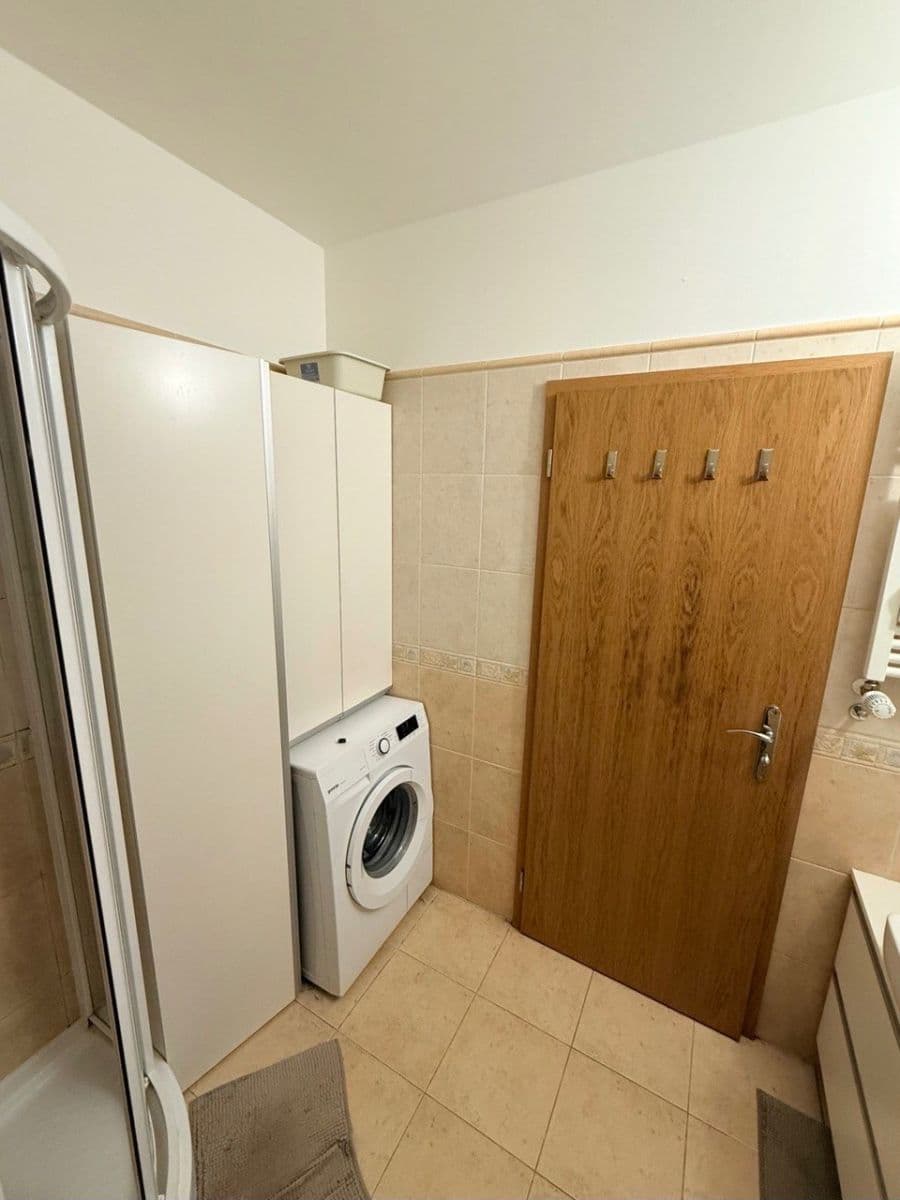 Prenájom bytu 1-izbový 35 m², Nad Šestikopy, Praha, Praha Prenájom bytu 1-izbový 35 m², Nad Šestikopy, Praha, Praha