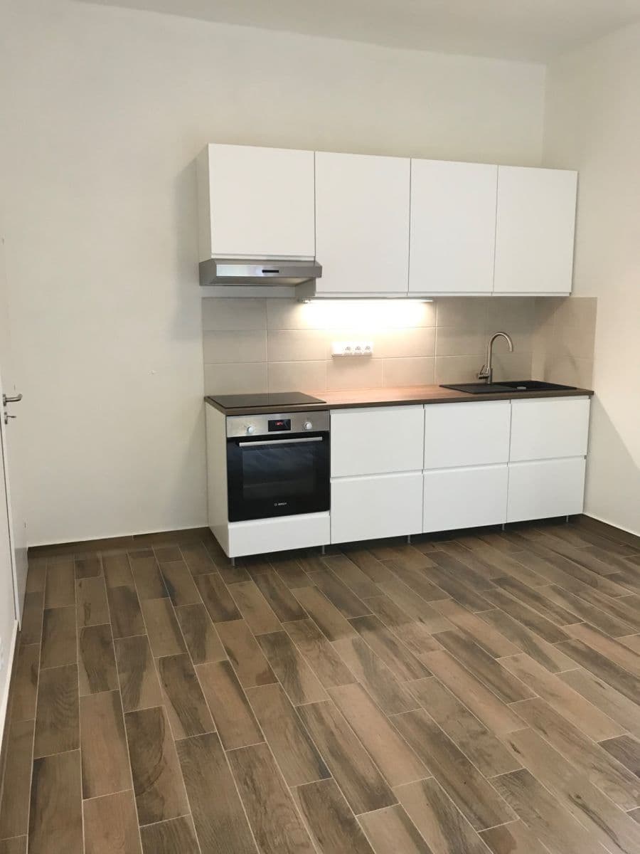 Prenájom bytu 2-izbový 43 m², Krymská, Praha, Praha Prenájom bytu 2-izbový 43 m², Krymská, Praha, Praha