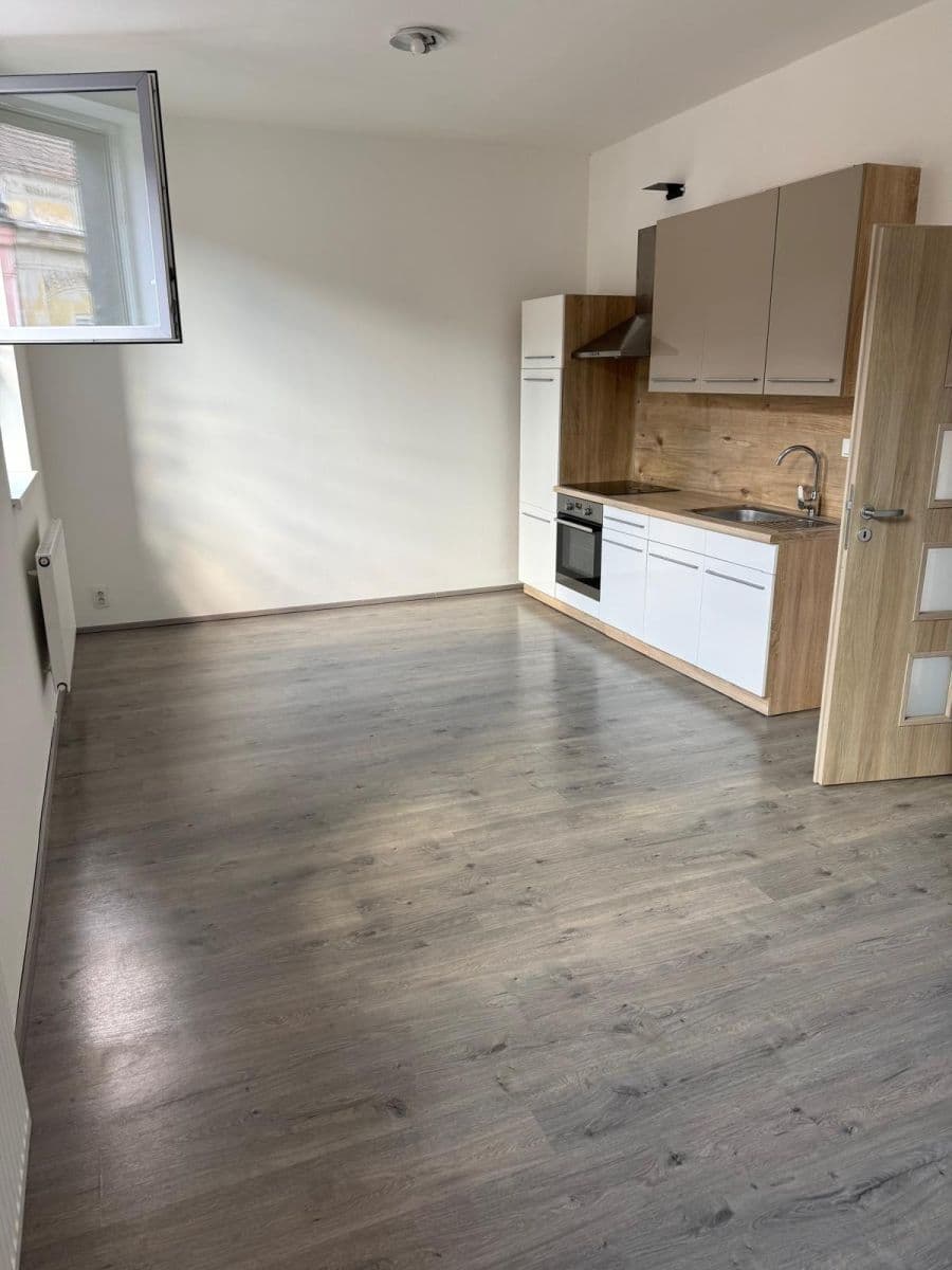 Prenájom bytu 2-izbový 54 m², Rubešova, Plzeň, Plzeňský kraj Prenájom bytu 2-izbový 54 m², Rubešova, Plzeň, Plzeňský kraj