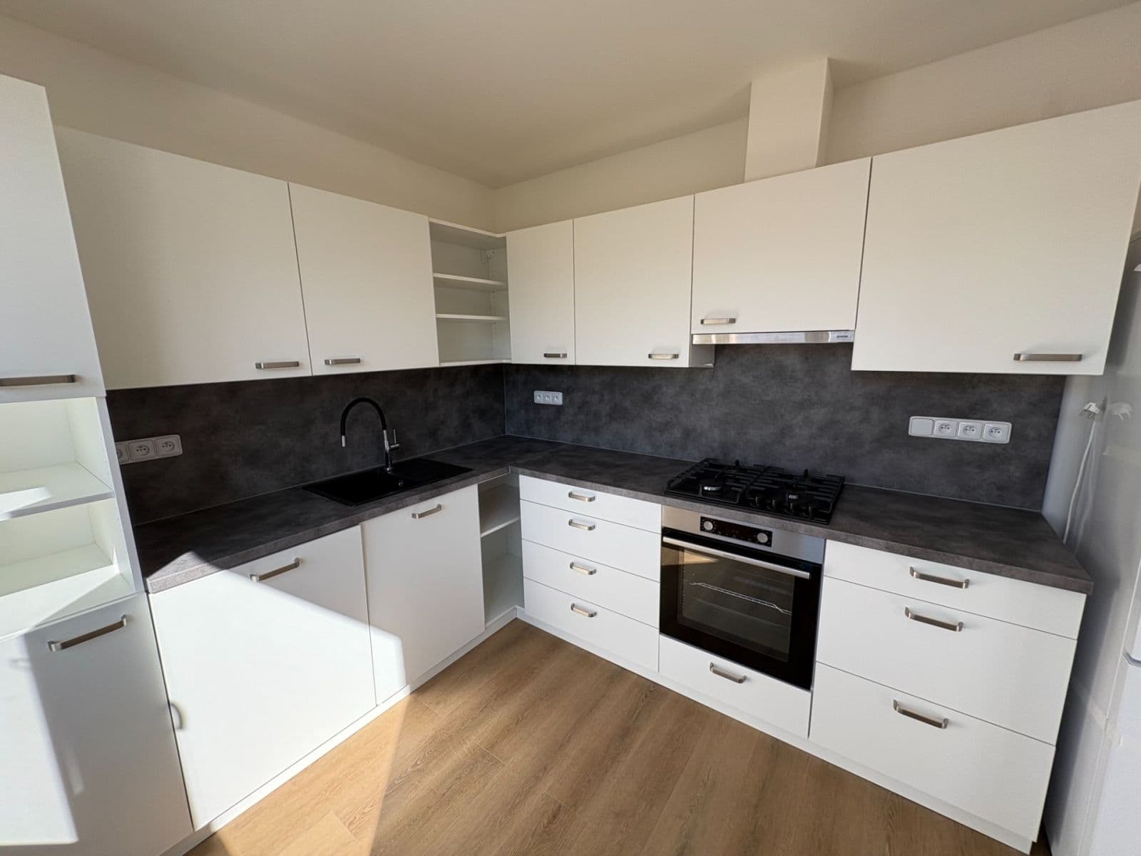 Prenájom bytu 3-izbový 75 m², Družstevní, Adamov, Jihomoravský kraj Prenájom bytu 3-izbový 75 m², Družstevní, Adamov, Jihomoravský kraj