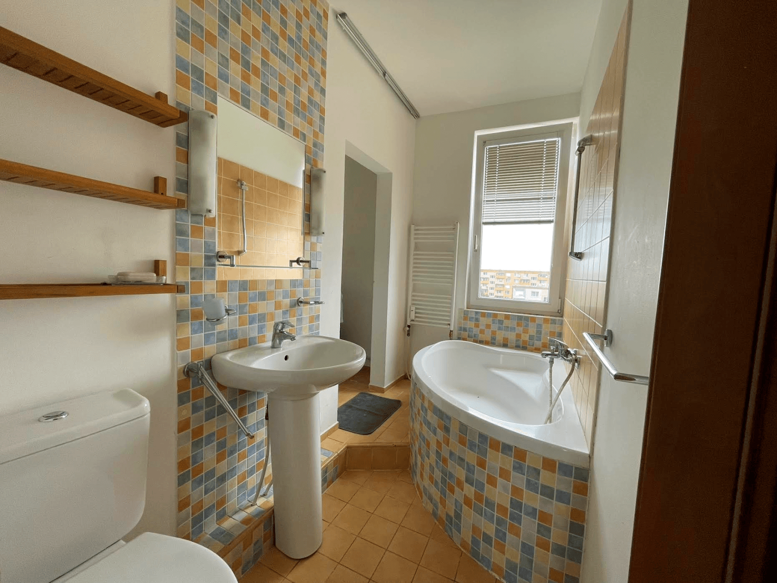 Predaj bytu 4-izbový 84 m², Dunajské nábrežie, Komárno, Nitriansky kraj Predaj bytu 4-izbový 84 m², Dunajské nábrežie, Komárno, Nitriansky kraj