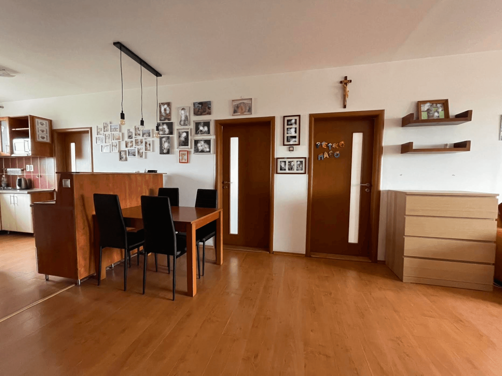 Predaj bytu 4-izbový 84 m², Dunajské nábrežie, Komárno, Nitriansky kraj Predaj bytu 4-izbový 84 m², Dunajské nábrežie, Komárno, Nitriansky kraj